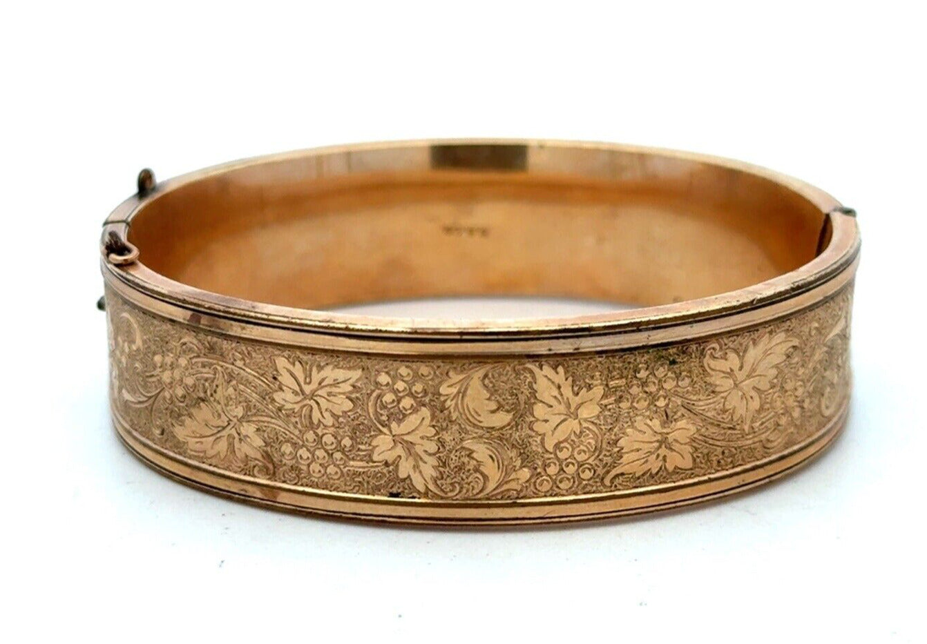 Vintage BBCO Gold Tone Grape Vine Textured Hinged Oval Bangle Bracelet