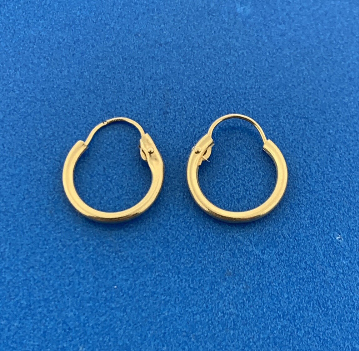 Chic 14K Yellow Gold Polished Huggy Huggie Hoop Earrings