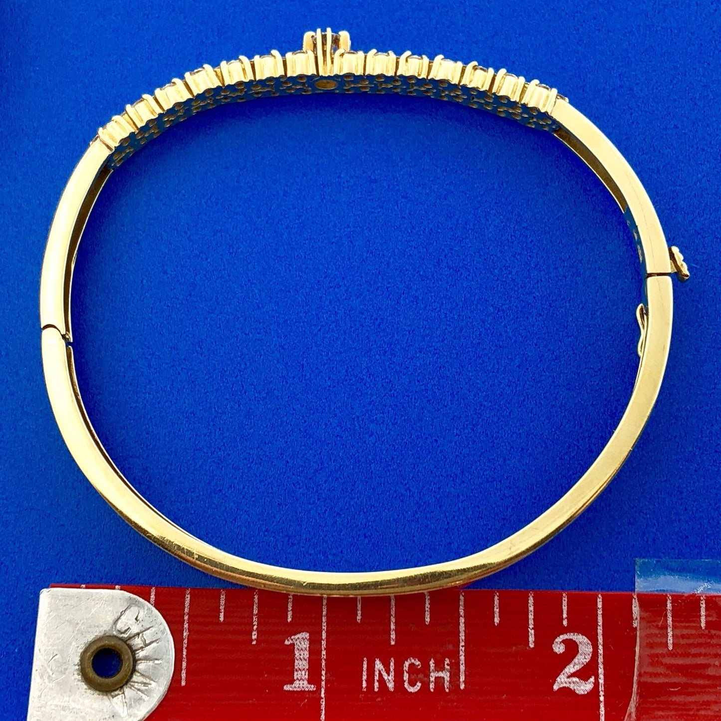 Vintage Designer Elegant 18K Yellow Gold Diamond Hinged Bangle Cuff Bracelet