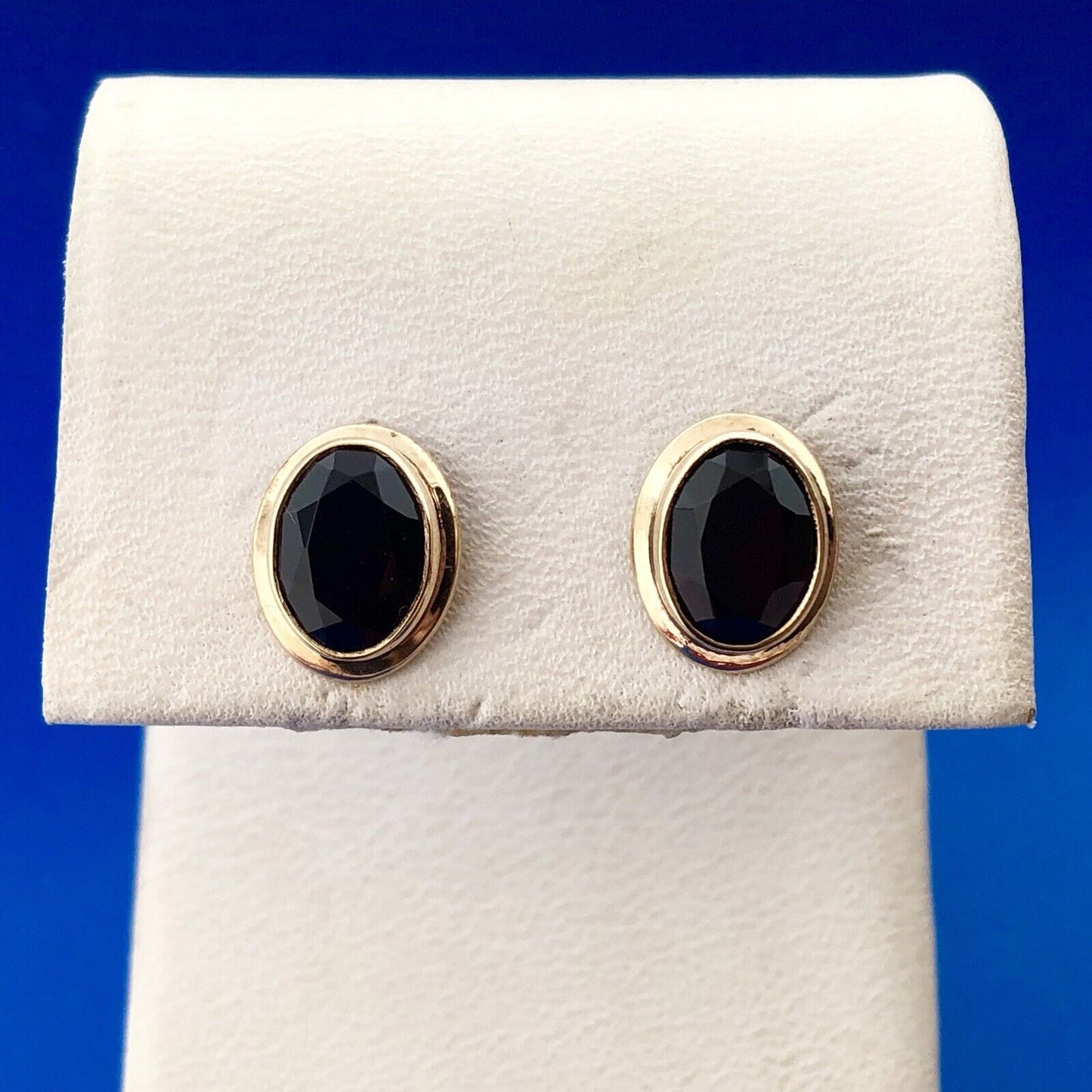 Estate 10K Yellow Gold Oval Garnet January Anniversary Occasion Stud Earrings