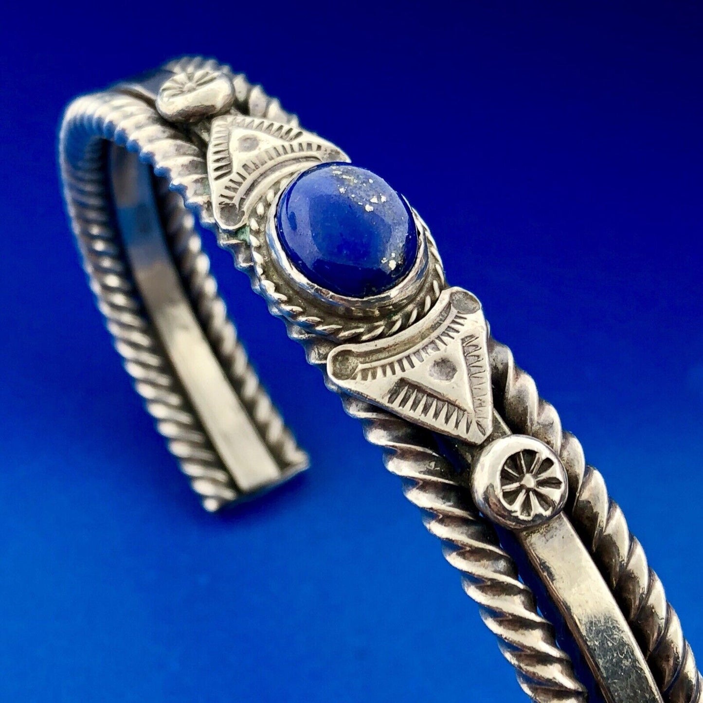 Exquisite Native American Artisan 925 Sterling Silver Lapis Lazuli Cuff Bracelet