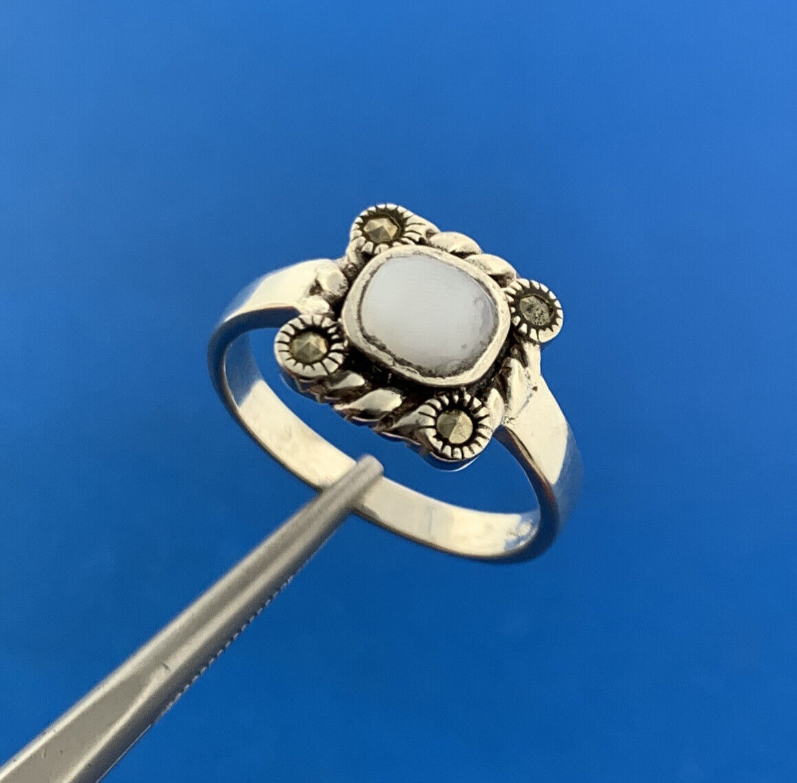 Stunning Sterling Silver 925 Cabochon Moonstone Marcasite Accent Ring Size 7