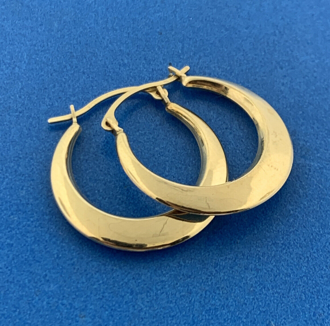 Designer RL 10K Yellow Gold Polished Tapered Elegant Hoop Earrings