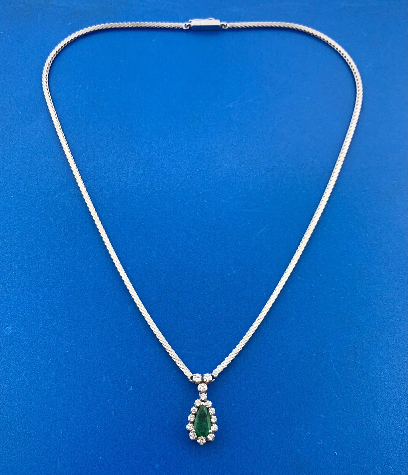 Gorgeous 18k White Gold Pear Cut Emerald Diamond Round Accent 16" Chain Necklace