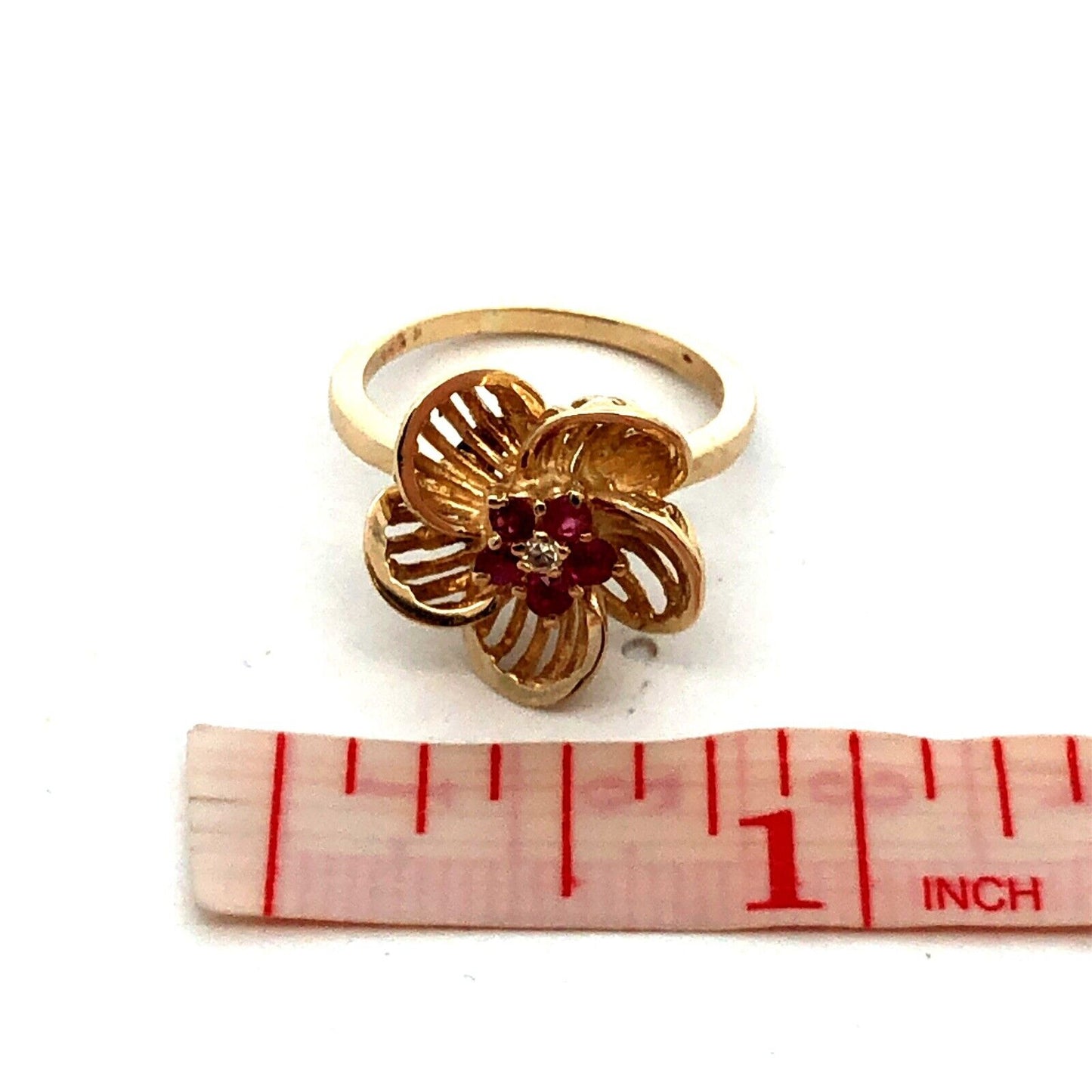 Designer 14K Yellow Gold Round Ruby Diamond Flower Daisy Cocktail Ring