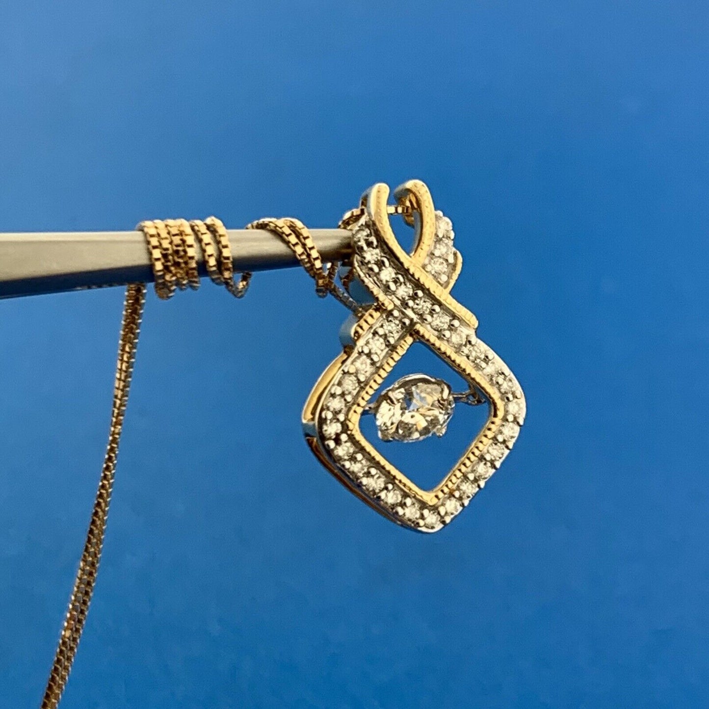 Gorgeous 14k Yellow Gold Round Cut Suspended Diamond 16" Box Chain Necklace