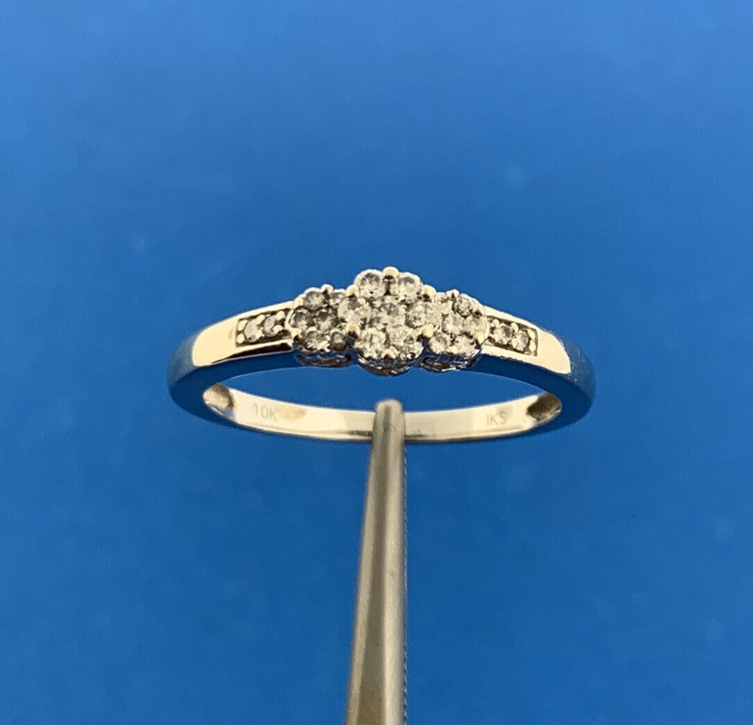 Designer 10k White Gold Round Cut Diamond Promise Cluster Engagement Ring Size 7