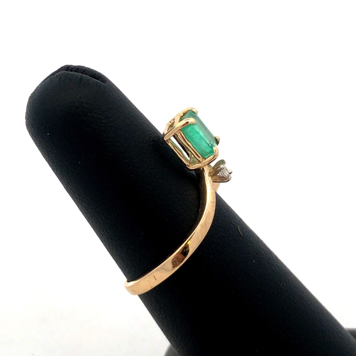 Estate 14K Yellow Gold Green Emerald Diamond Accent Modernist V Ring