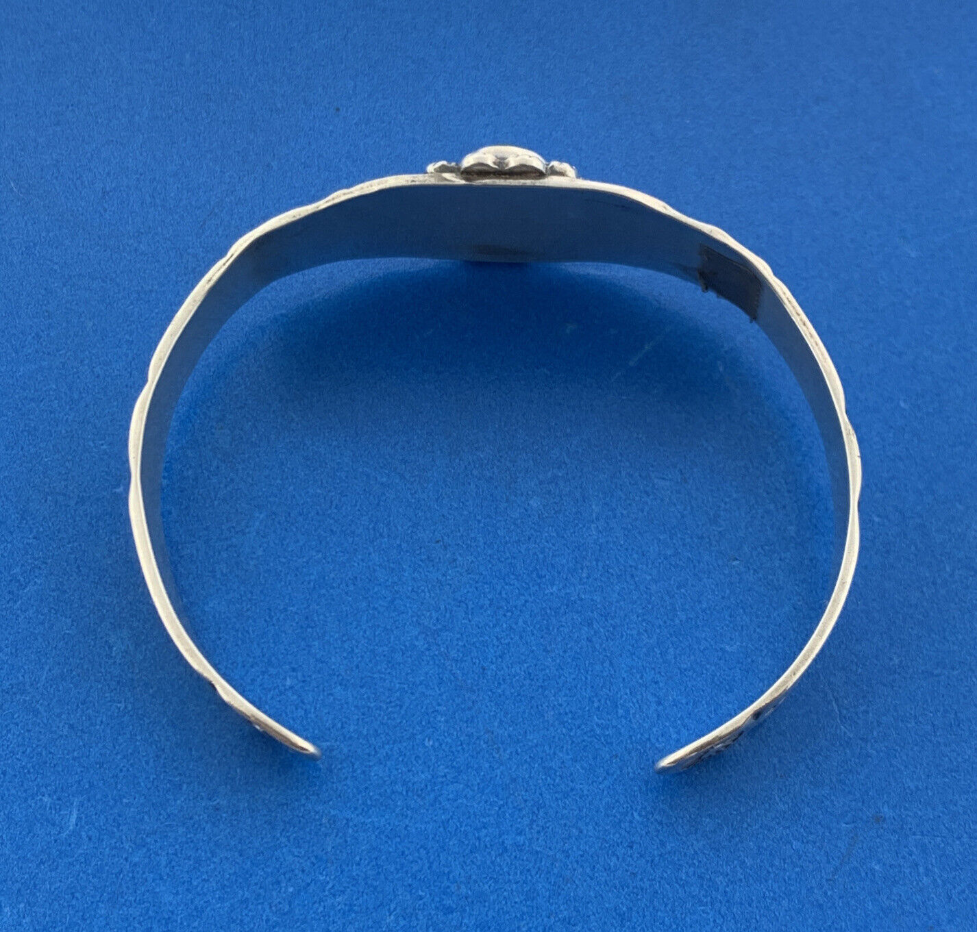 Native American Unsigned Sterling Silver Green Onyx Storyteller Cuff Bracelet