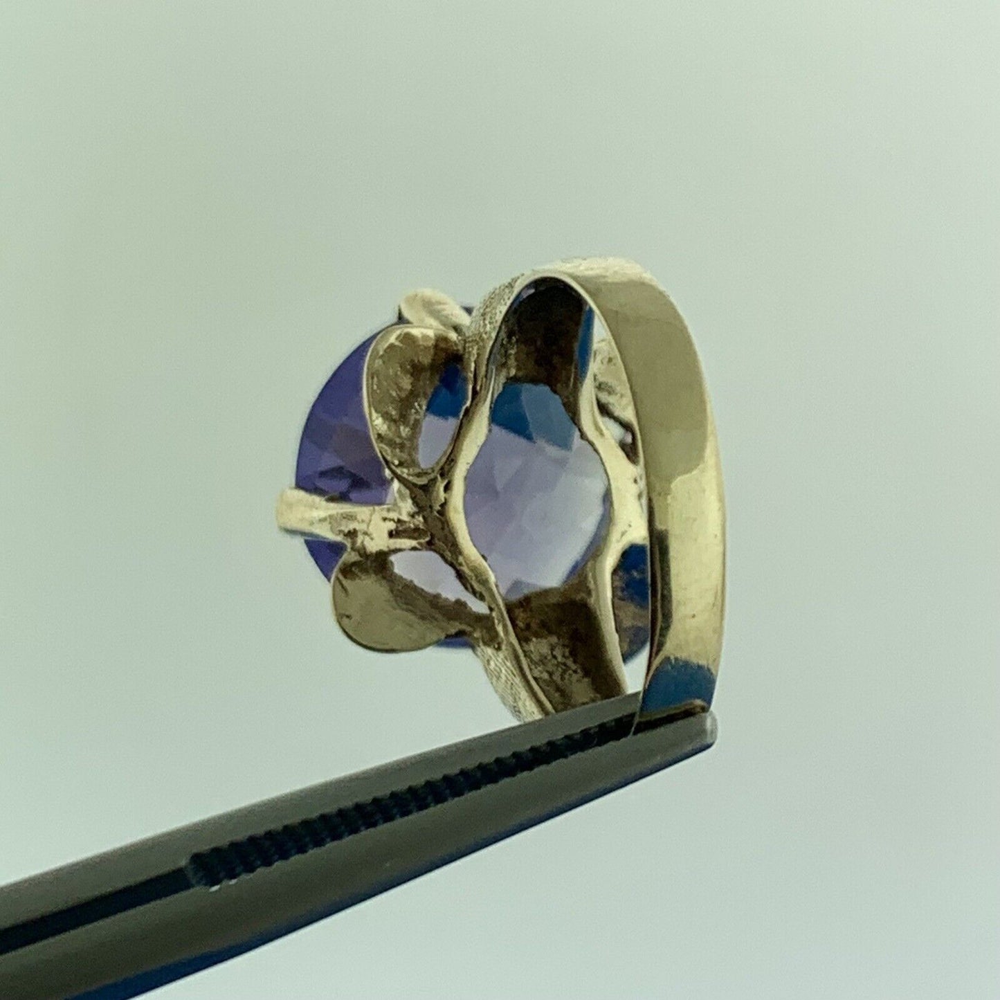Vintage 14K Yellow Gold Round Cushion Purple Sapphire Solitaire Statement Ring