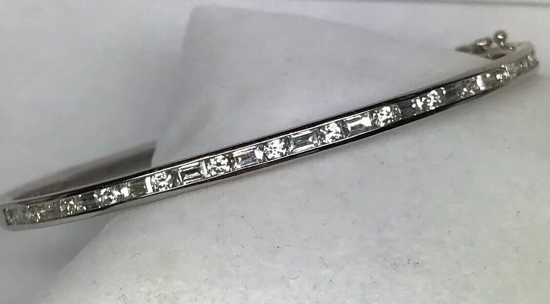 Designer SW Stunning Sterling Silver 925 Cubic Zirconia Hinged Bangle Bracelet