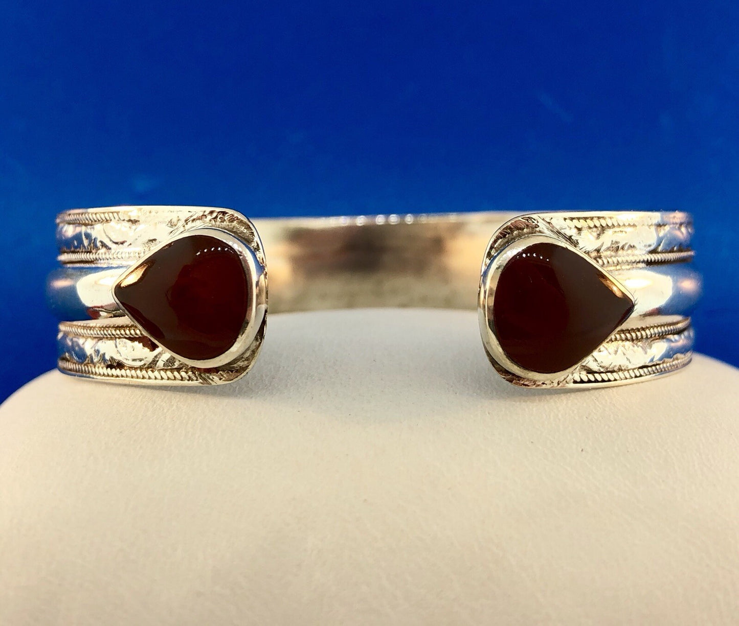 Vintage Artisan 950 Silver Red Carnelian Ribbed Bead Work Scroll Cuff Bracelet