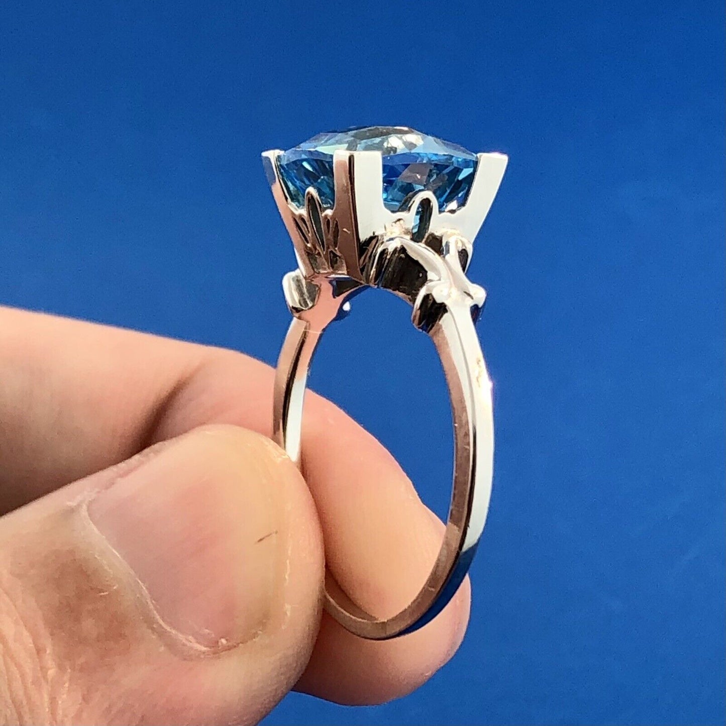 Stunning 14k White Gold 585 Cushion Cut Solitaire Swiss Blue Topaz Ring Size 8.5