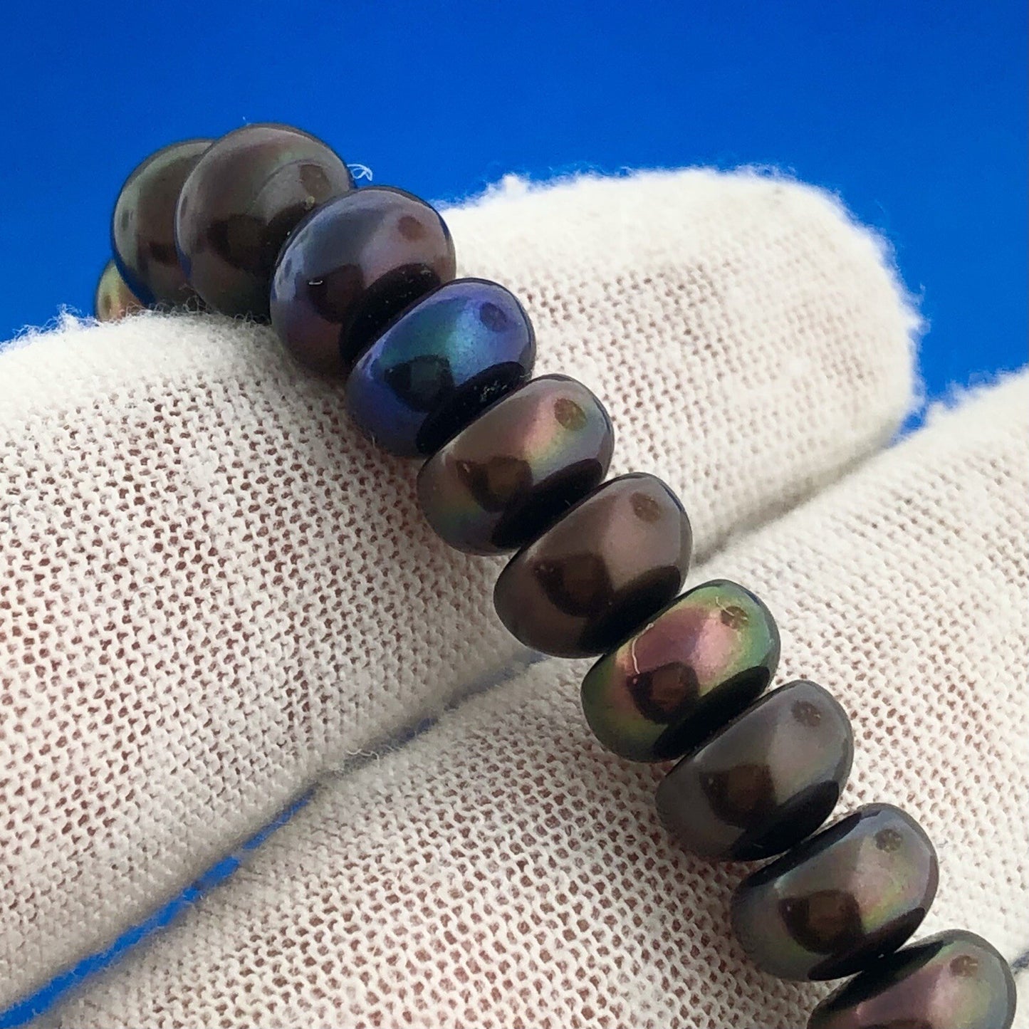 10k Yellow Gold Black Button Pearl Bracelet 8"