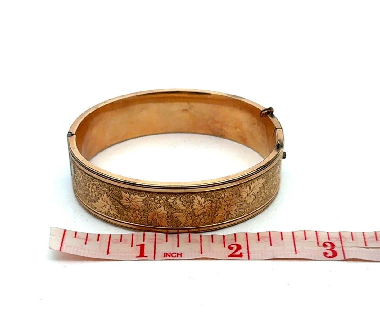 Vintage BBCO Gold Tone Grape Vine Textured Hinged Oval Bangle Bracelet