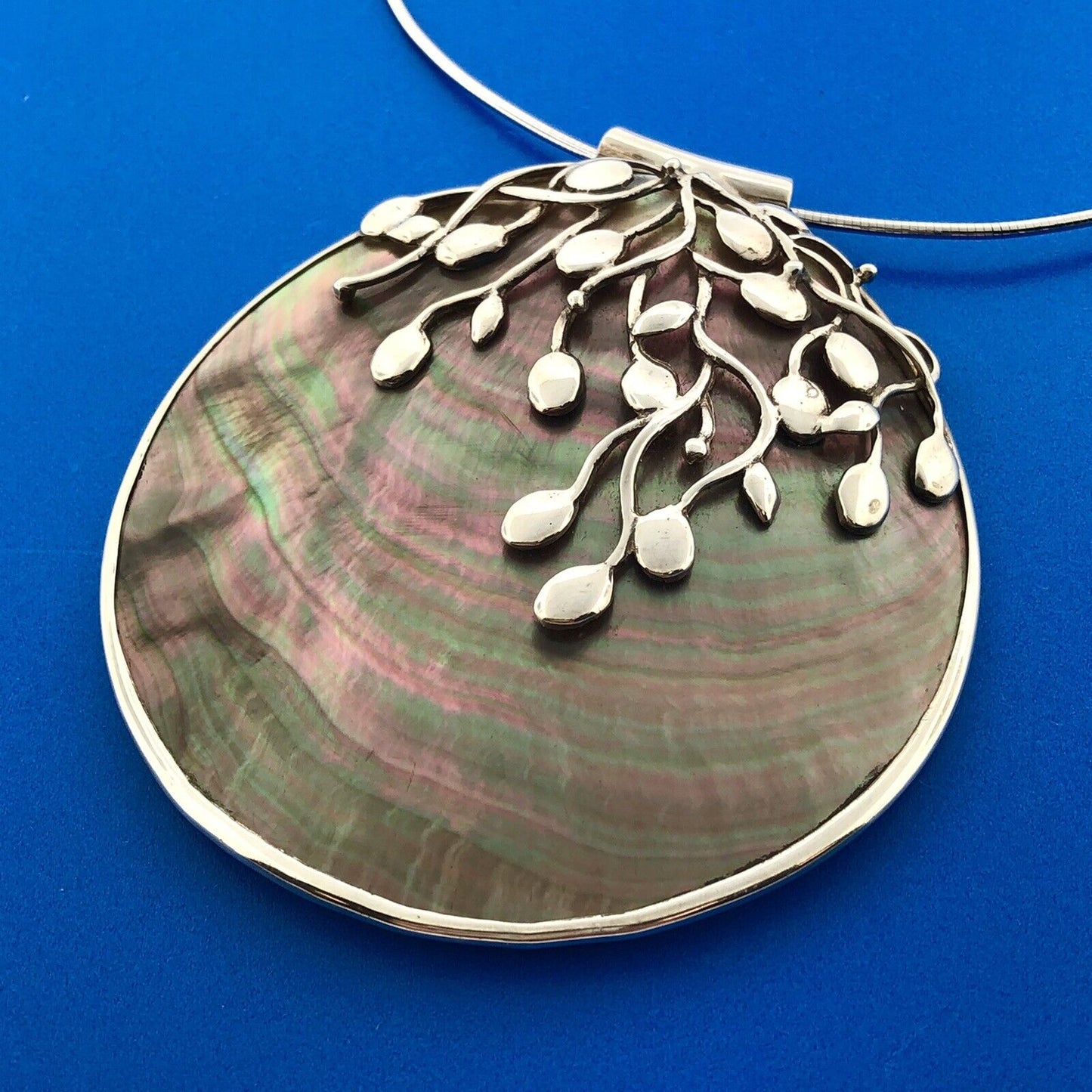 Designer Viktoria Hayman Sterling Silver 925 Round Mother of Pearl 18" Necklace