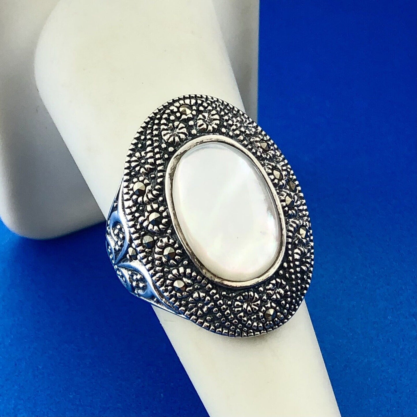 Stunning Sterling Silver 925 Mother of Pearl Marcasite Finger Ring Size 6.75