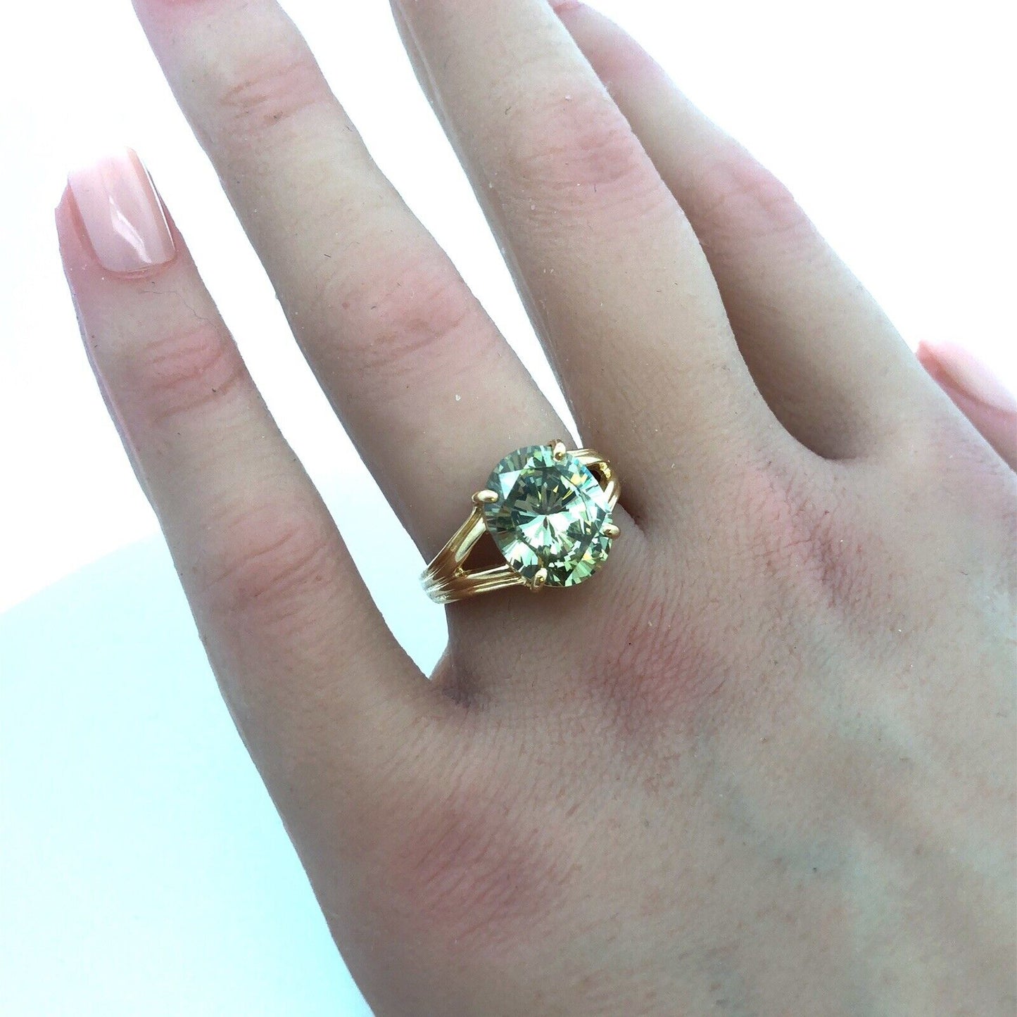 Gorgeous 14k Yellow Gold Oval Cut Green Peridot August Anniversary Ring Size 6.5