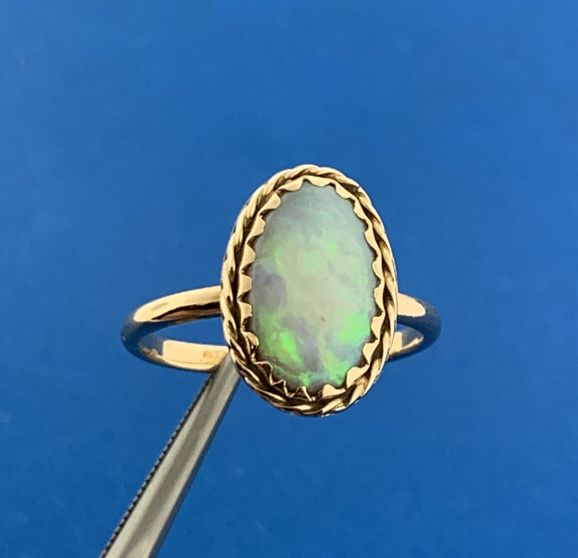 Vintage 14K Yellow Gold Oval Opal Cabochon Solitaire October Anniversary Ring