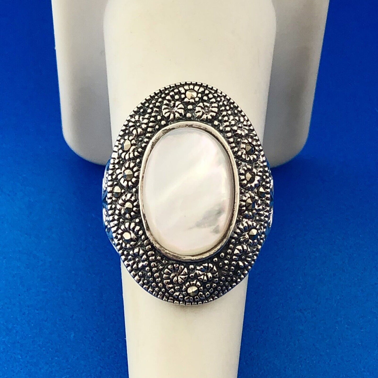 Stunning Sterling Silver 925 Mother of Pearl Marcasite Finger Ring Size 6.75