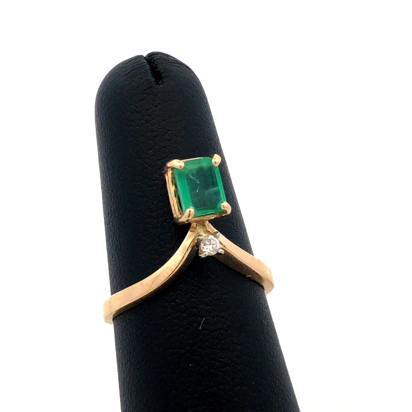 Estate 14K Yellow Gold Green Emerald Diamond Accent Modernist V Ring
