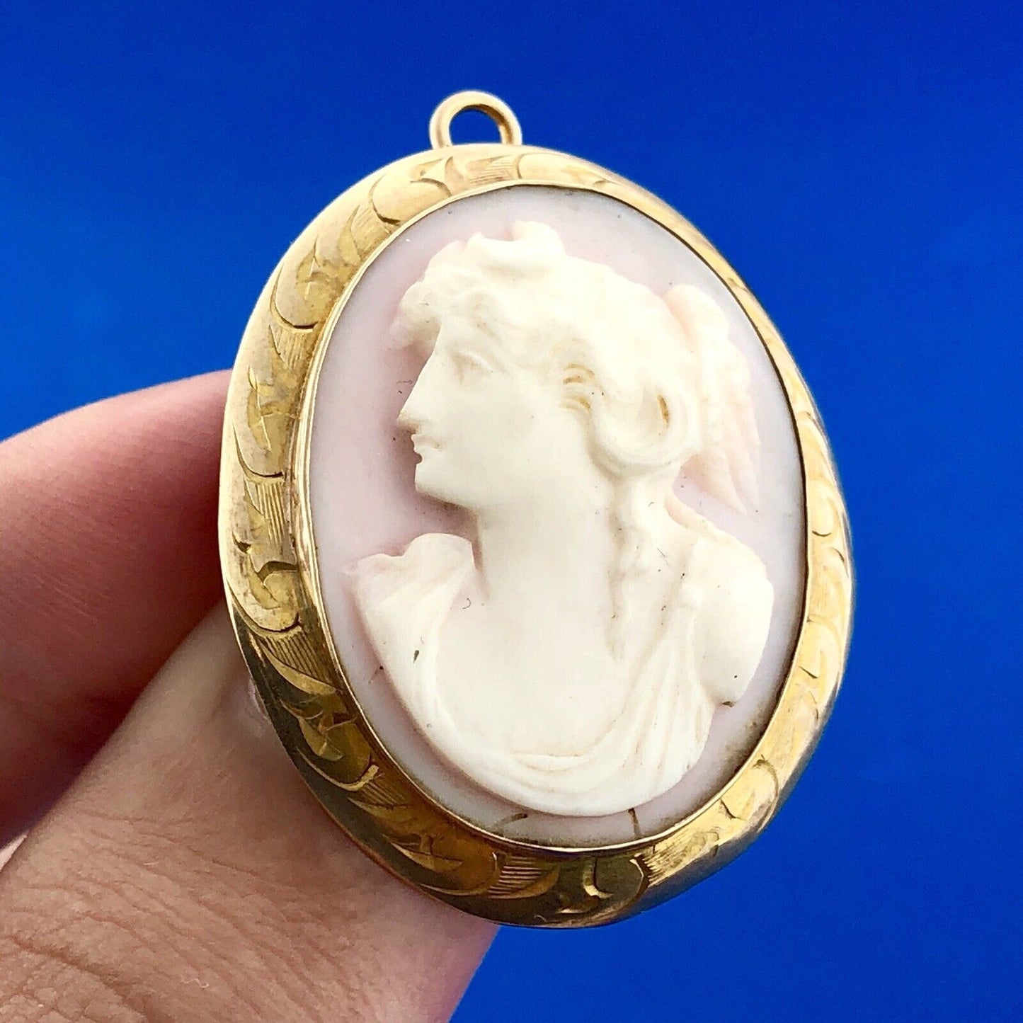 Victorian 10K Yellow Gold Pink Cameo Left Etched Frame Statement Brooch Pendant