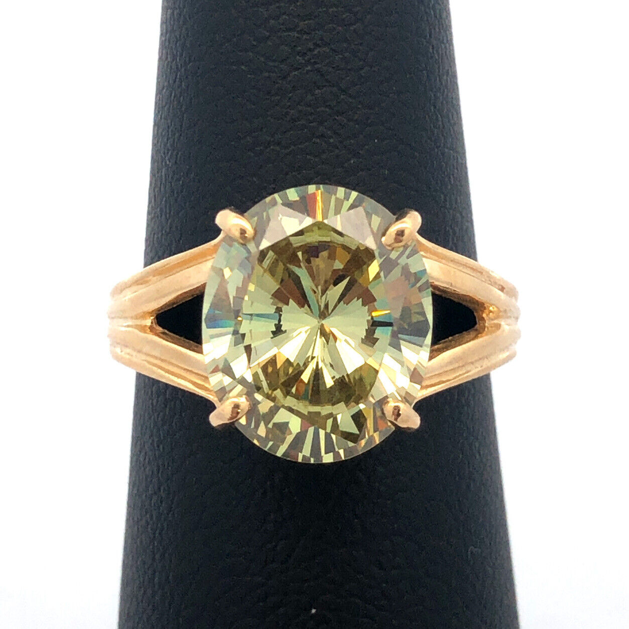 Gorgeous 14k Yellow Gold Oval Cut Green Peridot August Anniversary Ring Size 6.5