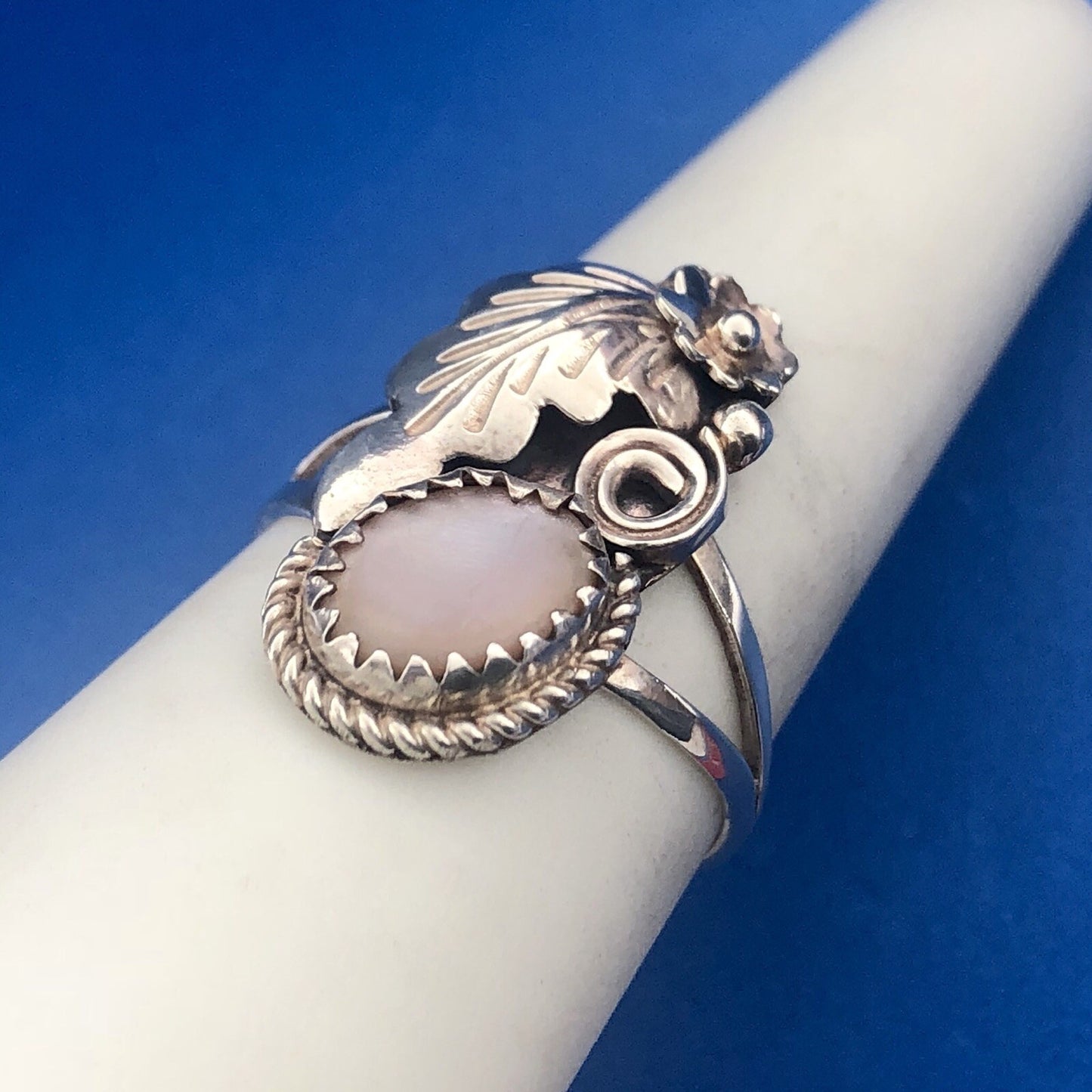 Vintage Sterling Silver 925 Mother Of Pearl Floral Vine Scroll Fashion Ring
