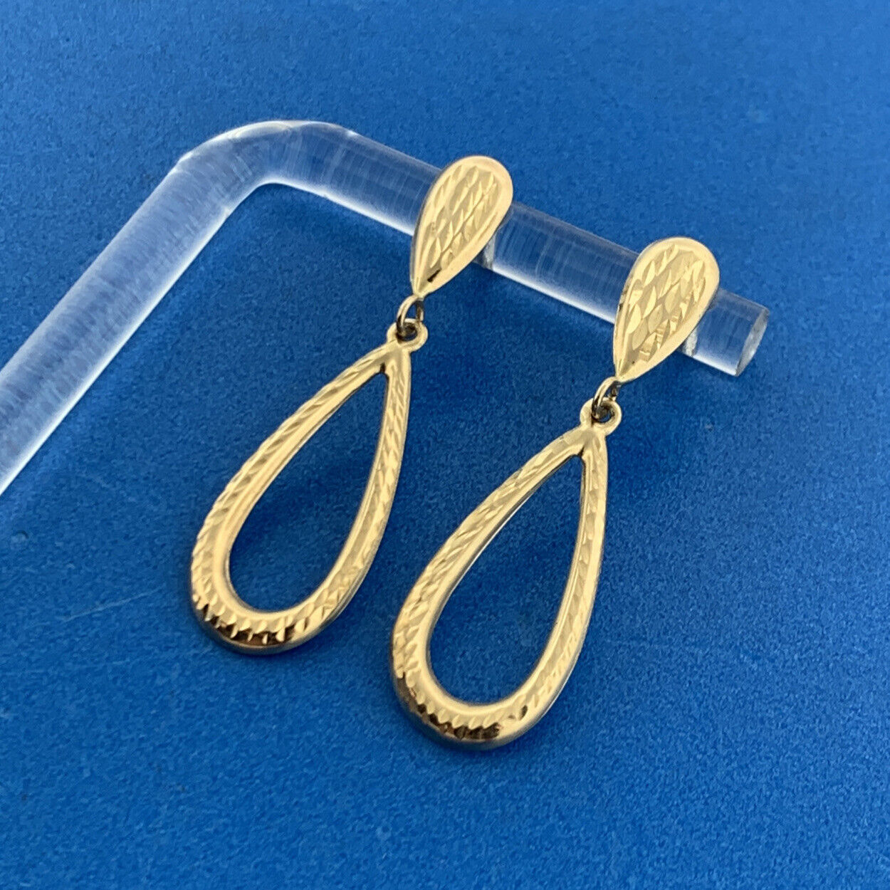 Designer JJT 14K Yellow Gold Etched Diamond Cut Design Pear Dangle Drop Earrings