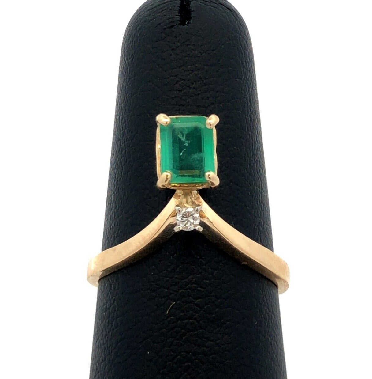 Estate 14K Yellow Gold Green Emerald Diamond Accent Modernist V Ring
