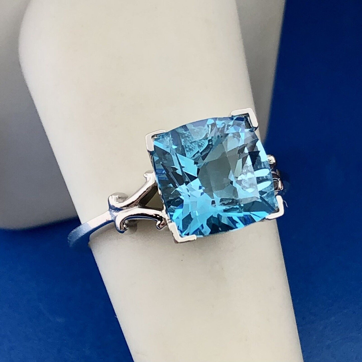 Stunning 14k White Gold 585 Cushion Cut Solitaire Swiss Blue Topaz Ring Size 8.5