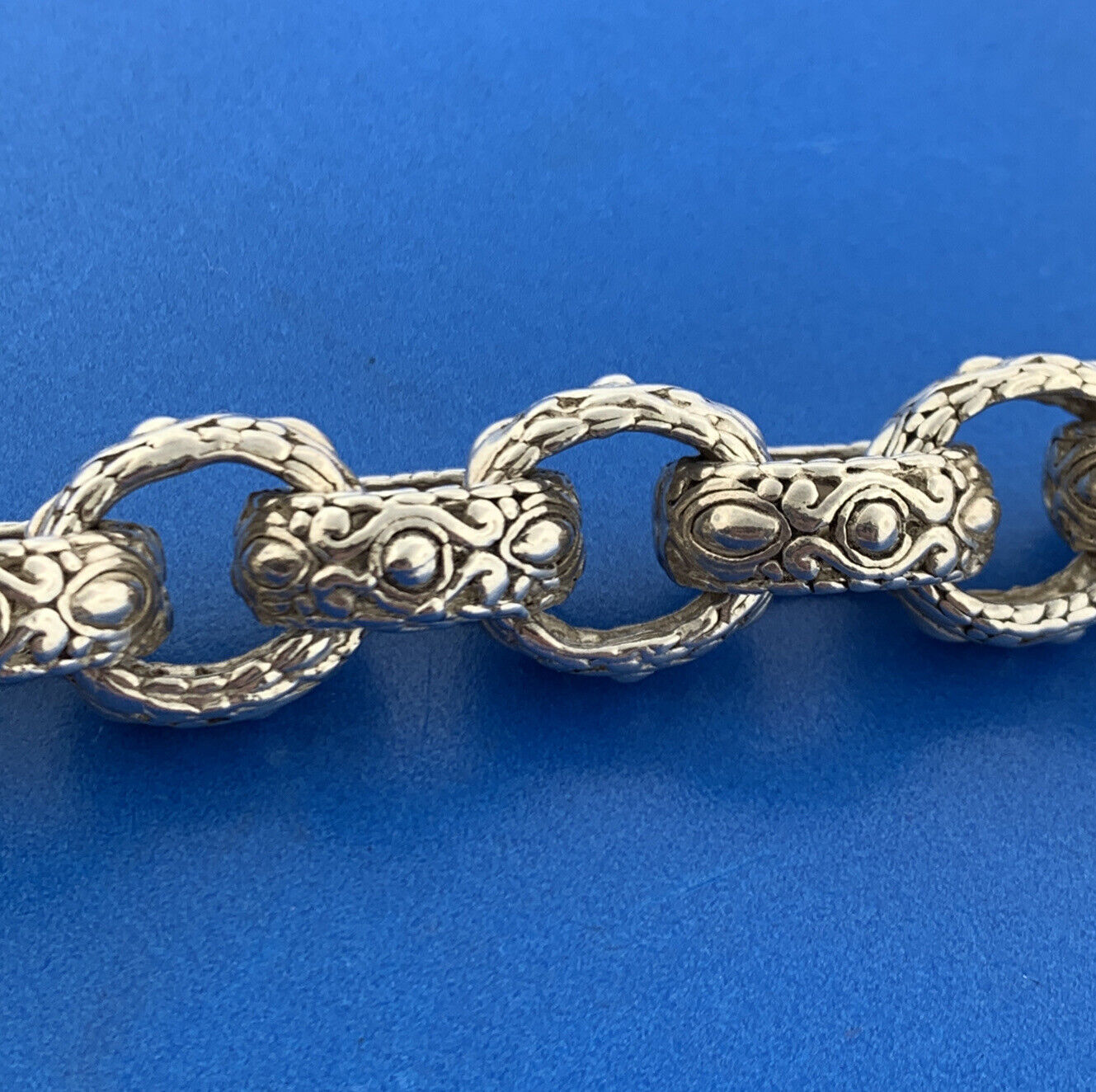 Stunning Sterling Silver 925 Textured Thick Oval Jingle 9" Toggle Bracelet