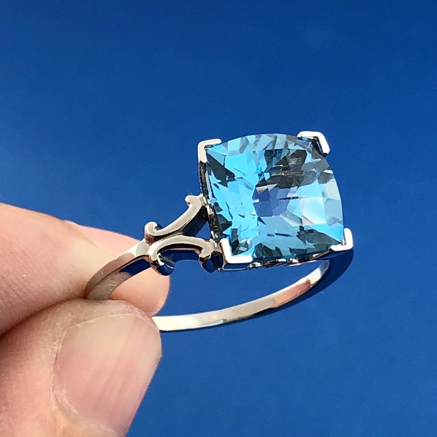 Stunning 14k White Gold 585 Cushion Cut Solitaire Swiss Blue Topaz Ring Size 8.5