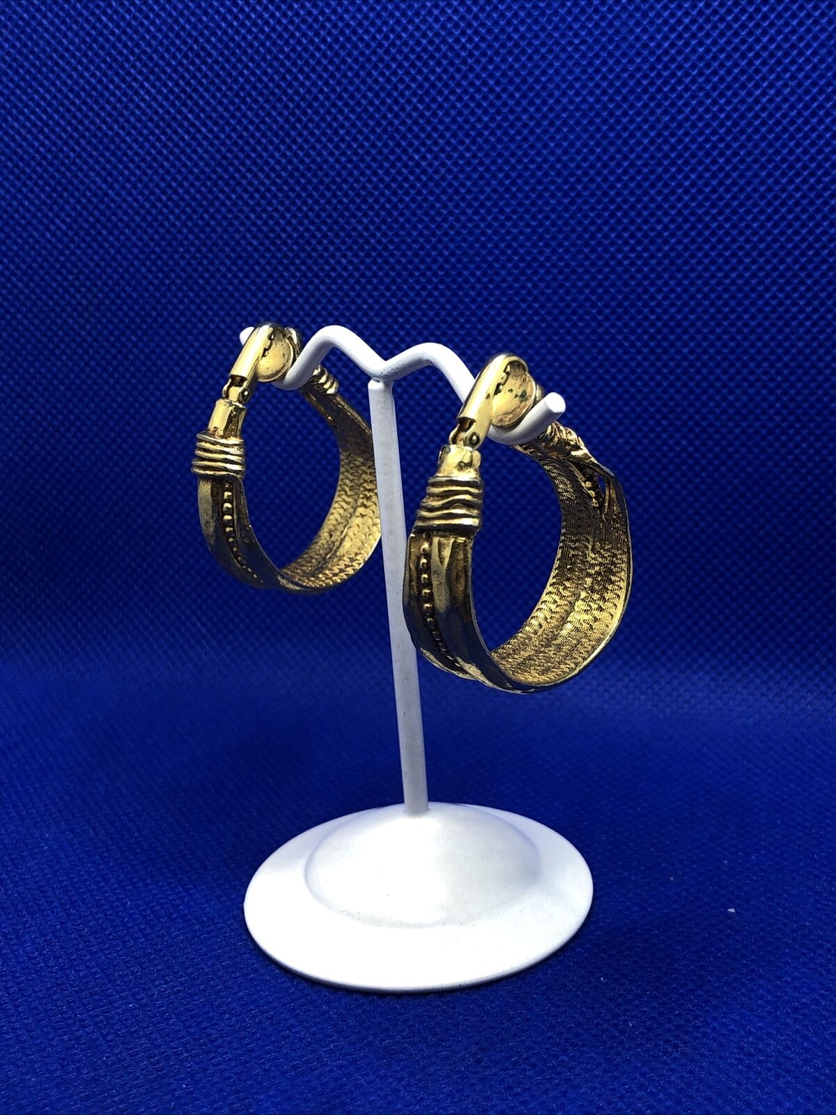 Vintage Runway Ready Gold Tone Textured Cuff Bracelet Clip-On Earrings 3 Pc Set