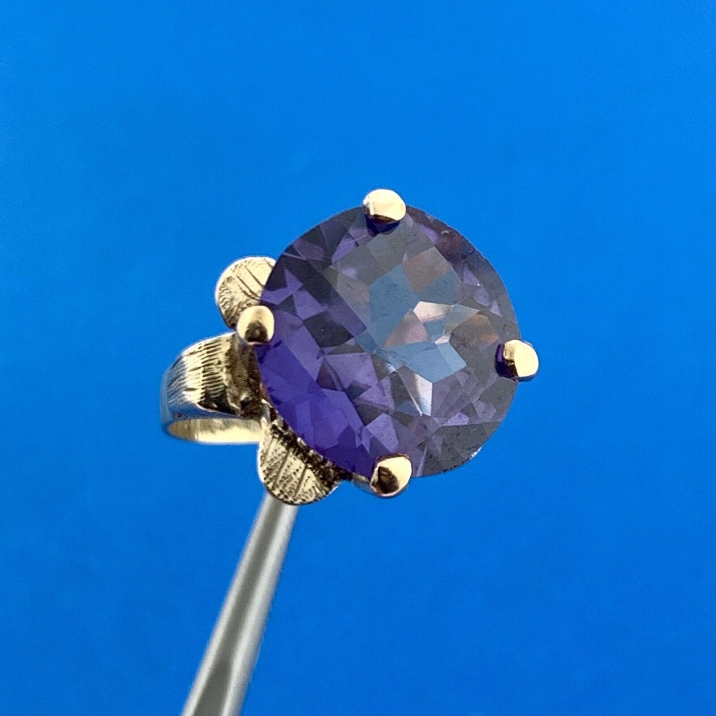 Vintage 14K Yellow Gold Round Cushion Purple Sapphire Solitaire Statement Ring