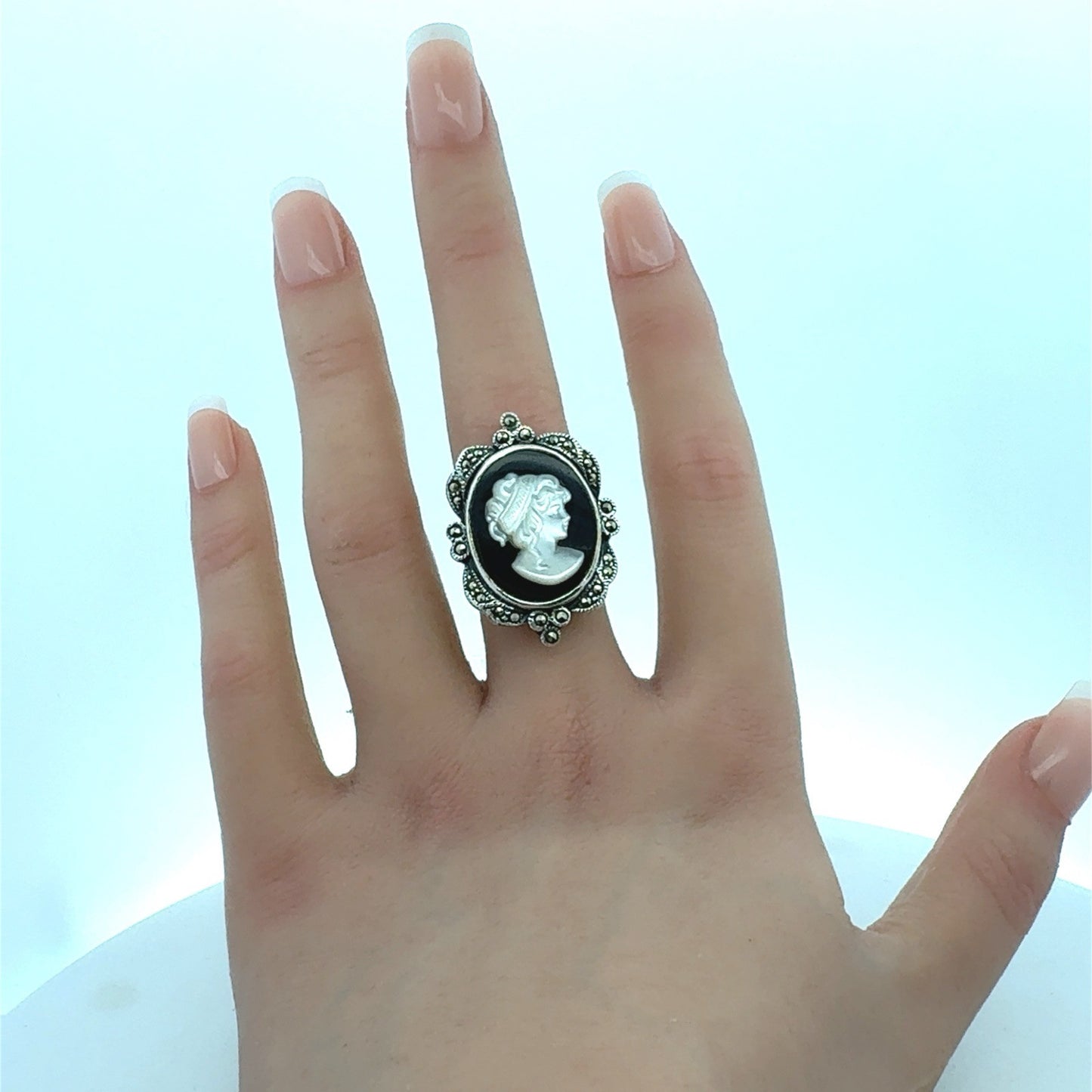 Designer TH Sterling Silver Oval Black Onyx Carved Mother of Pearl Cameo Ring