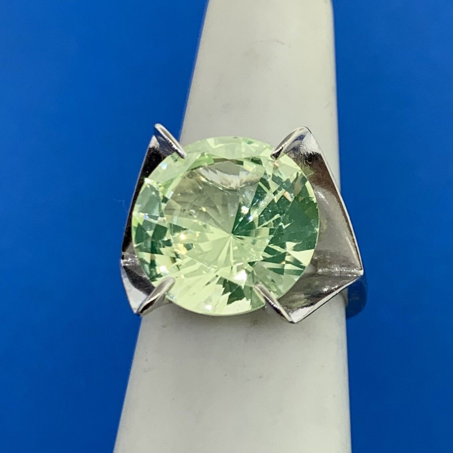 Dramatic Designer 10K White Gold Peridot Solitaire Statement Modernist Ring