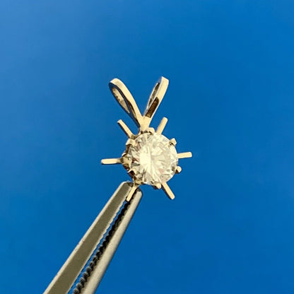 Gorgeous 10k White Gold Round Cut Solitaire Diamond Radiant Star Pendant