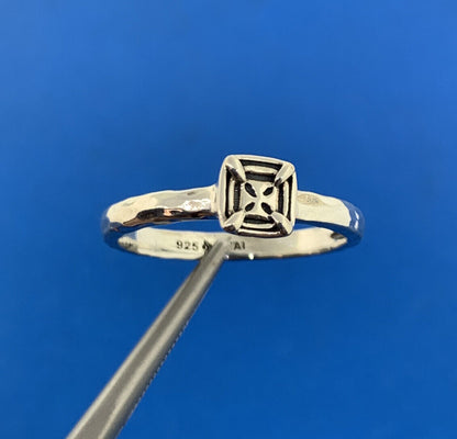 Silpada 925 Sterling Silver Sandollar Hammered Band Stackable Ring