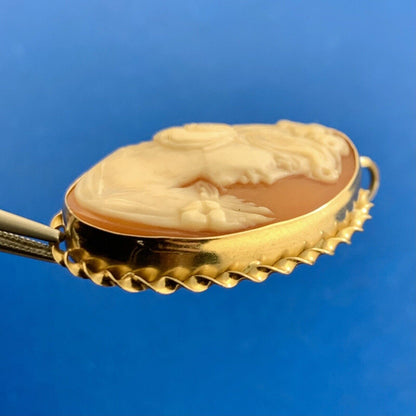Vintage 14K Yellow Gold Carved Cameo Oval Ribbed Statement Pendant