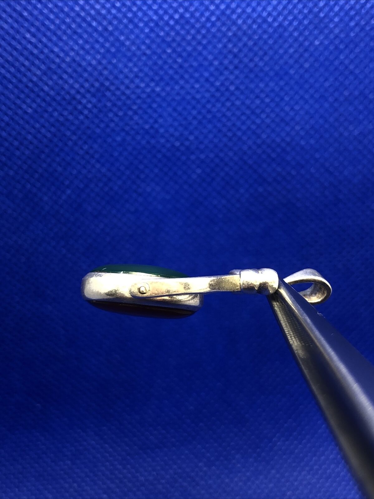 Designer A 925 Sterling Silver Oval Green Onyx and Carnelian Bow Spinner Pendant