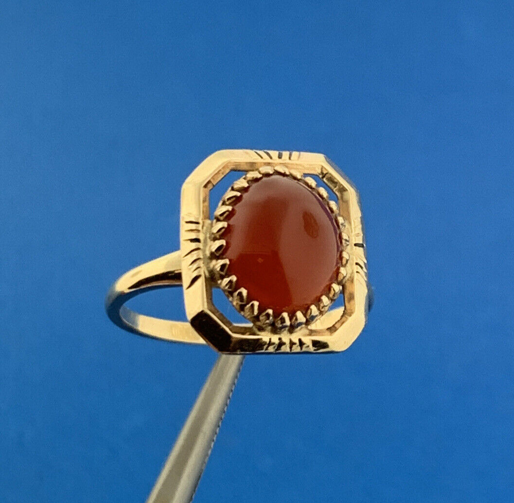 Vintage Designer 10K Yellow Gold Oval Red Carnelian Cabochon Ring