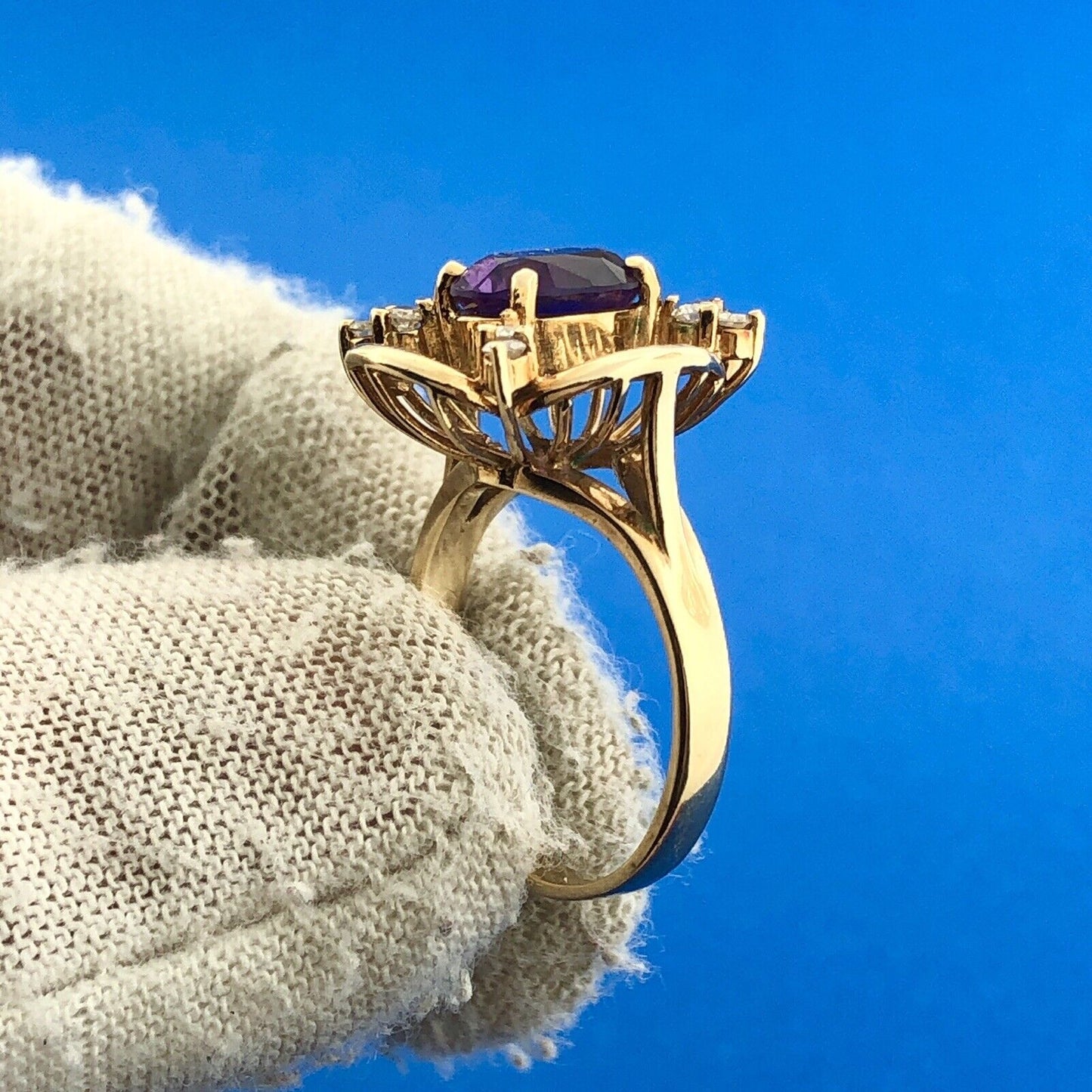 Gorgeous 14k Yellow Gold Oval Amethyst Round Diamond Radiant Dome Ring Size 4.75