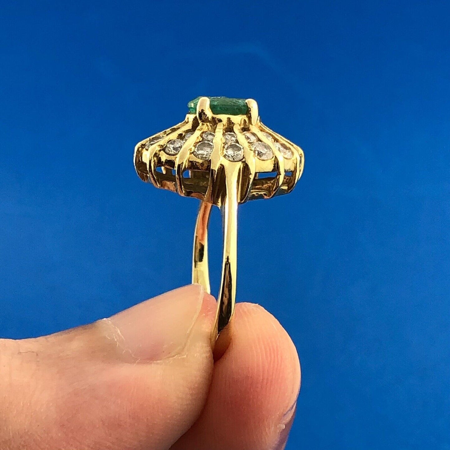 Fabulous 18K Yellow Gold Oval Emerald Round Diamond Anniversary Cocktail Ring