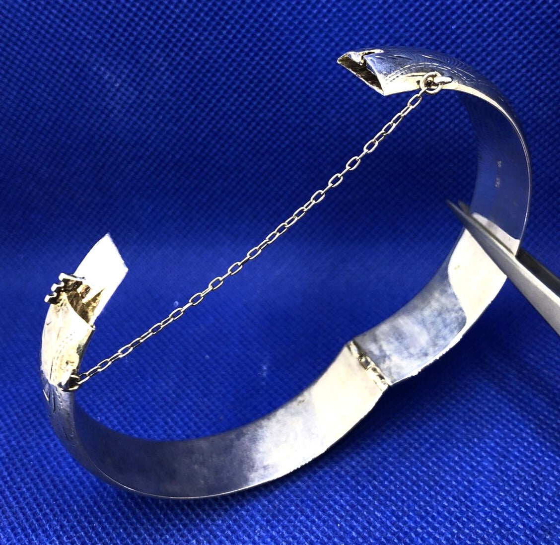 Designer EURS 925 Sterling Silver Leaf Scroll Design Closed Hinged Cuff Bracelet