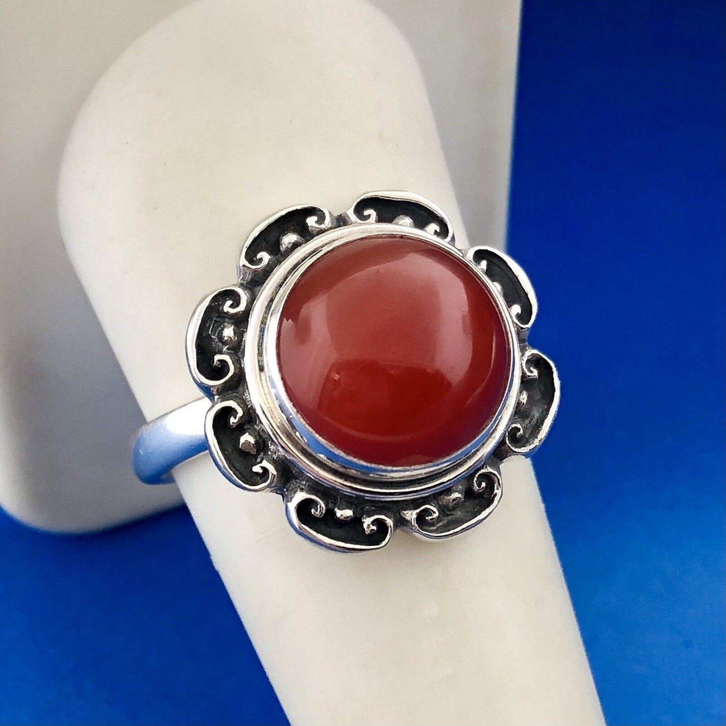 Retro 925 Sterling Silver Carnelian Cabochon Gemstone Flower Shaped Ring