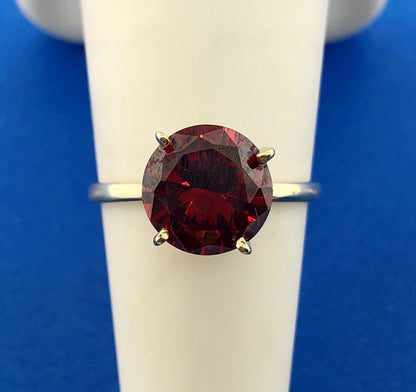 Vintage Designer 14K Yellow Gold Round Red Quartz Solitaire January Ring