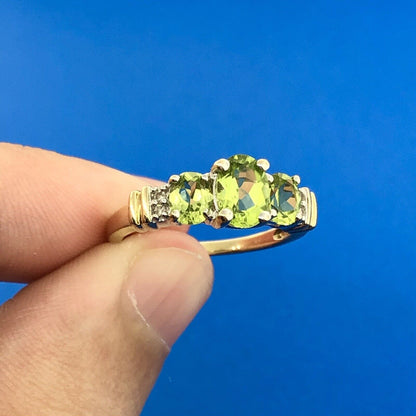Stunning 10K Yellow Gold Oval Peridot Diamond Birthday Anniversary Ring