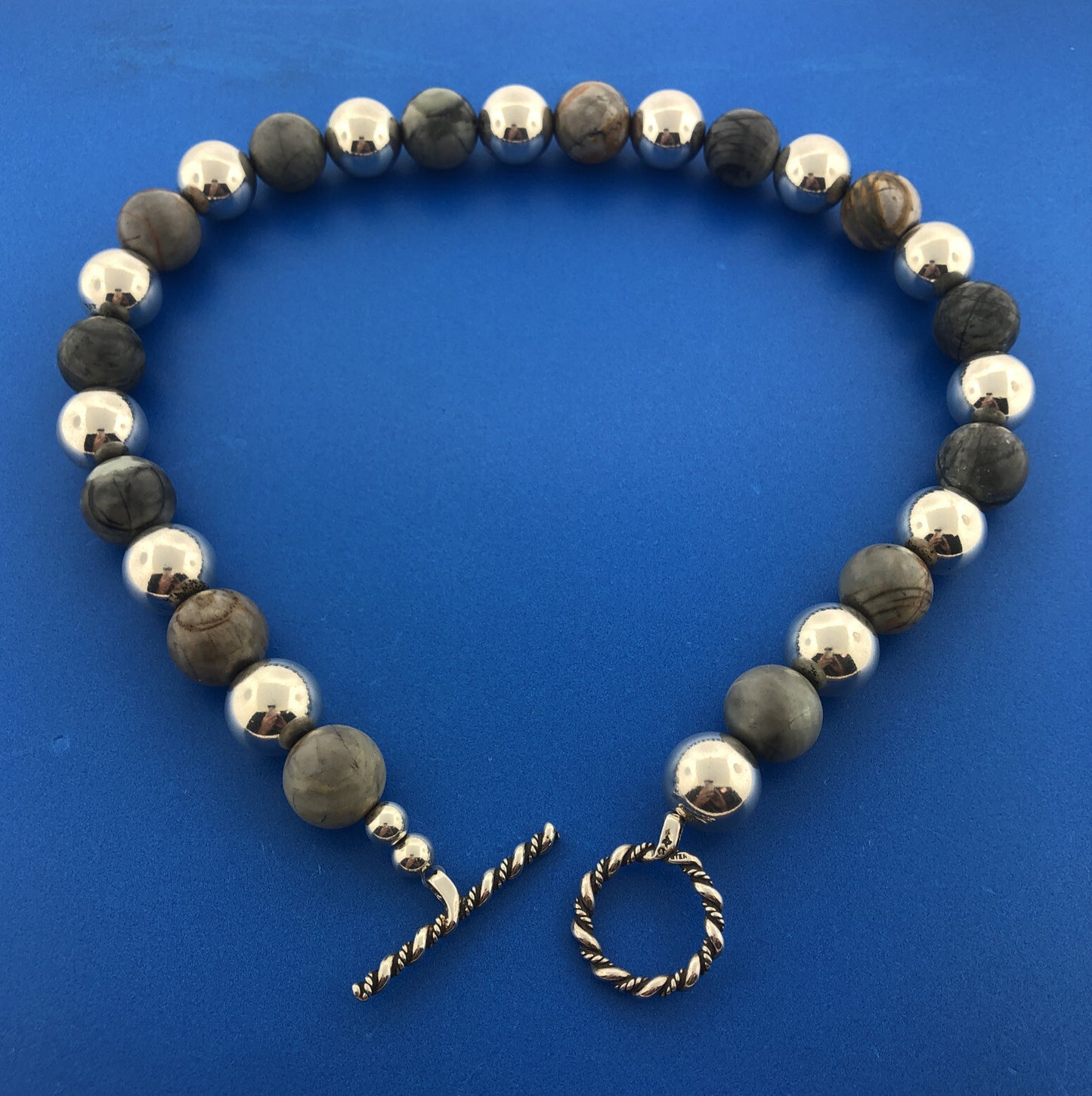 Lovely Sterling Silver 925 Cabochon Gray Jasper Bead Toggle 16" Strand Necklace