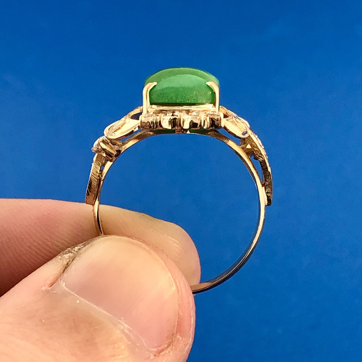 Retro 18K Yellow Gold Jade Jadeite Cabochon Cubic Zirconia Accent Cocktail Ring